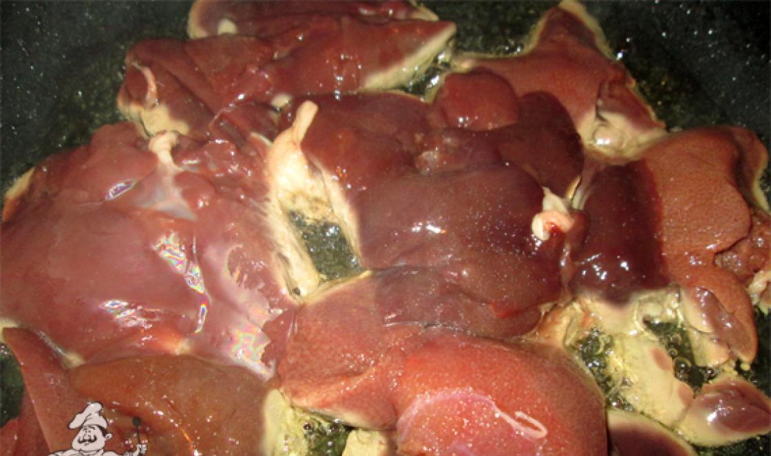 Recipe: Berlin style pork liver stew with apples - pork liver fried with apples and onions