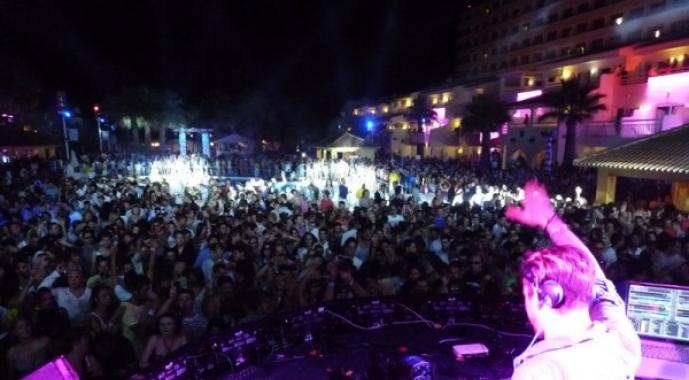 Stagione dei club a Ibiza Notti tranquille a San Antonio