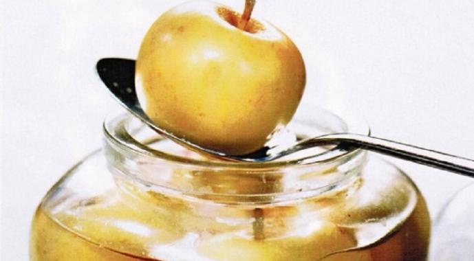 Resep sederhana untuk acar apel di rumah untuk musim dingin