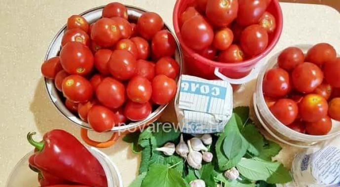 Рецепти за кисели домати во литарски тегли: зимски задоволства