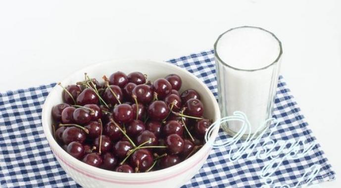How to seal cherry compote for the winter